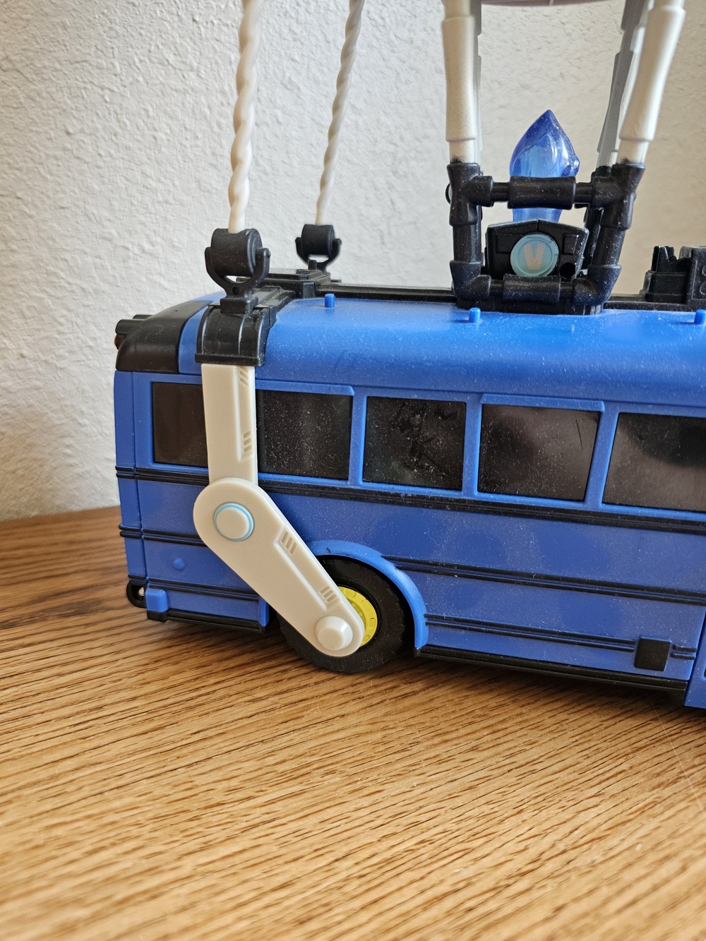 Fortnite Battle Bus 2018 Epic Games Moose 14 Inch Toy Vehicle Ballon - Picture 6 of 14